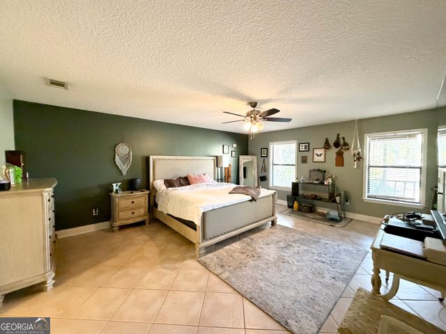 2124 Horseshoe Cove Road, Waverly, GA 31565