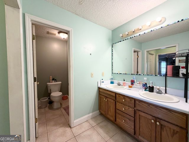 2124 Horseshoe Cove Road, Waverly, GA 31565