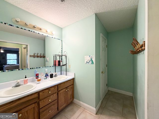 2124 Horseshoe Cove Road, Waverly, GA 31565