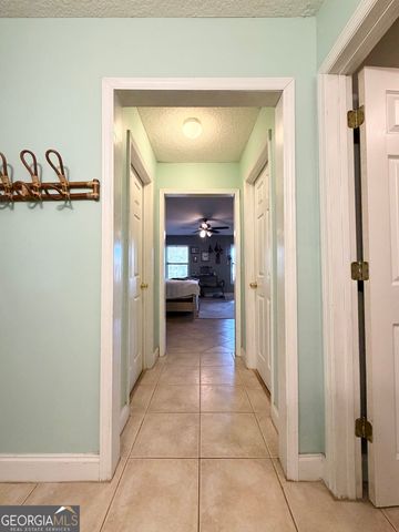 2124 Horseshoe Cove Road, Waverly, GA 31565