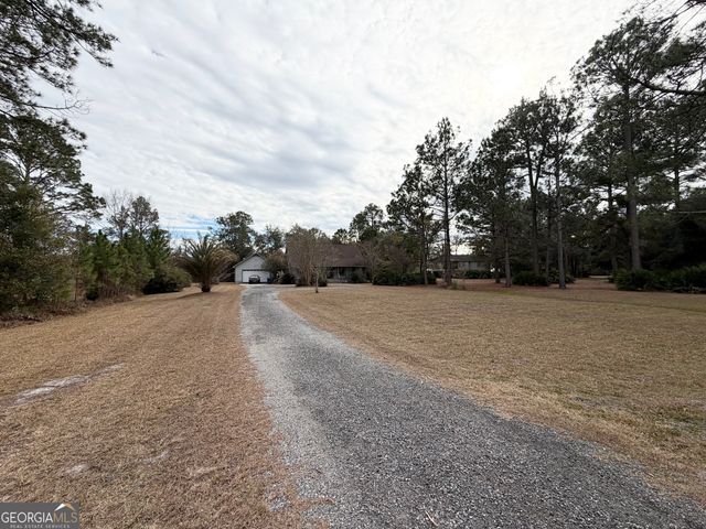 2124 Horseshoe Cove Road, Waverly, GA 31565