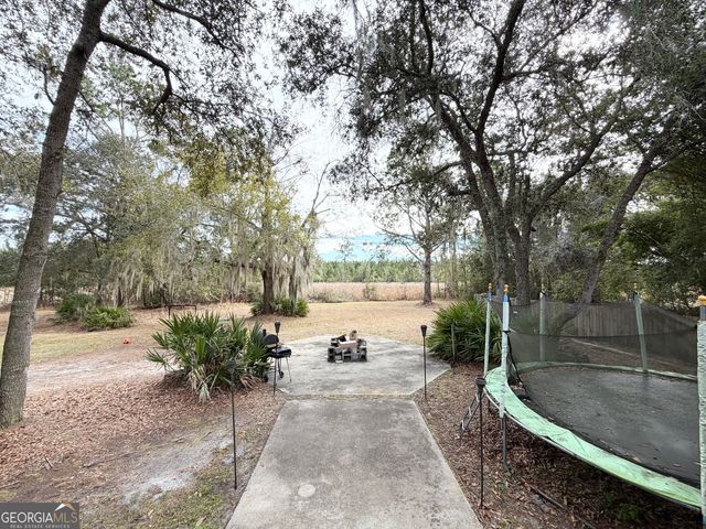 2124 Horseshoe Cove Road, Waverly, GA 31565