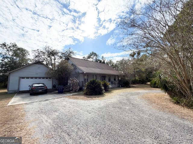 2124 Horseshoe Cove Road, Waverly, GA 31565