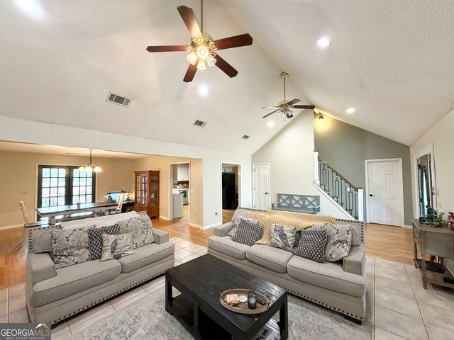 2124 Horseshoe Cove Road, Waverly, GA 31565