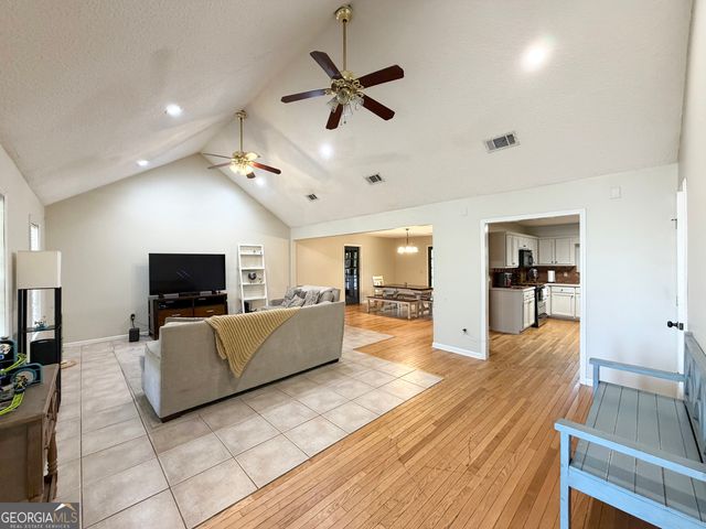 2124 Horseshoe Cove Road, Waverly, GA 31565