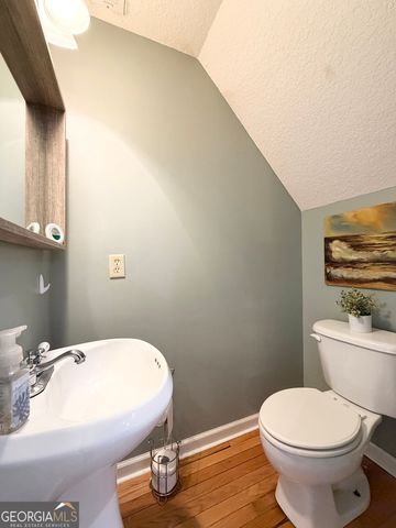 2124 Horseshoe Cove Road, Waverly, GA 31565