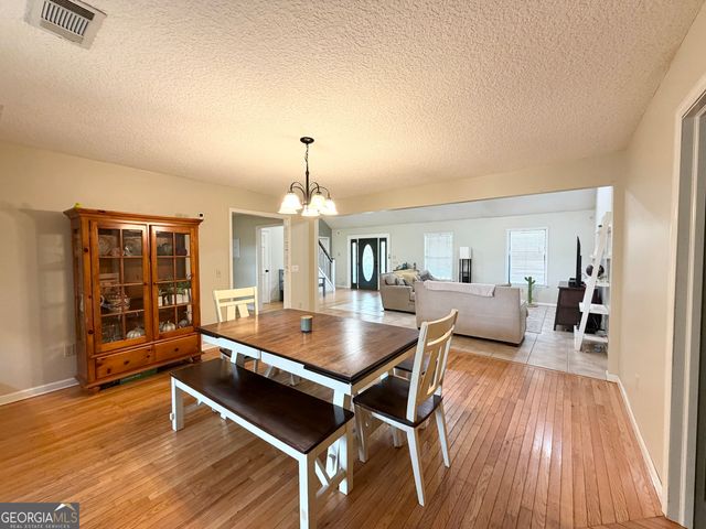 2124 Horseshoe Cove Road, Waverly, GA 31565