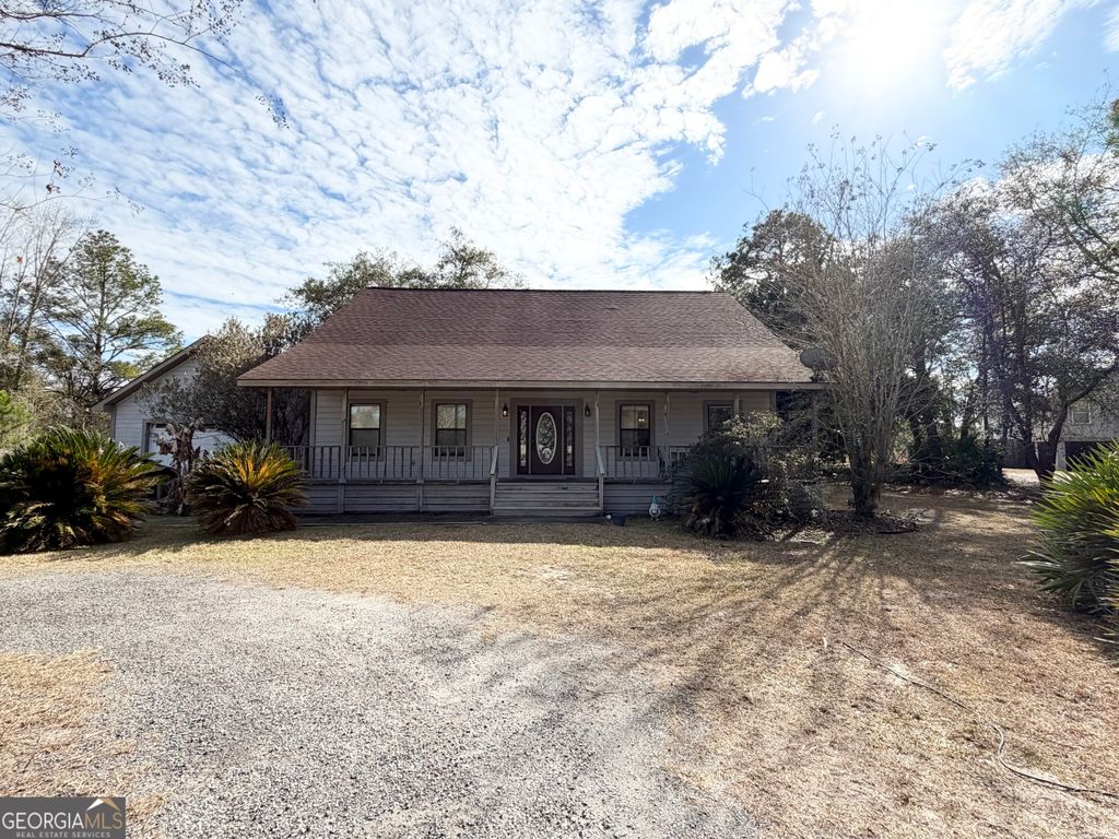 2124 Horseshoe Cove Road, Waverly, GA 31565