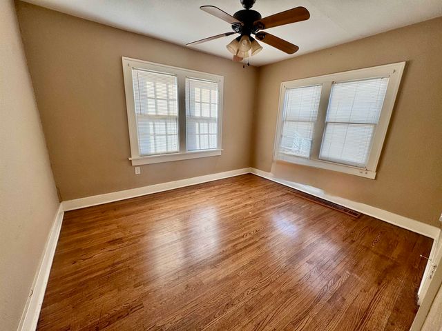 826 S Madison Ave, Wichita, KS 67211