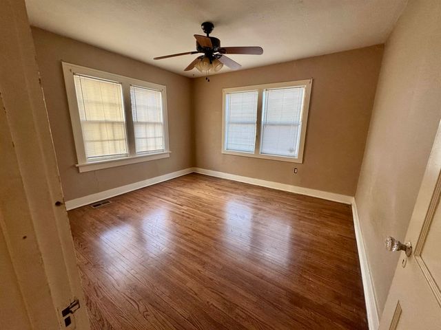 826 S Madison Ave, Wichita, KS 67211