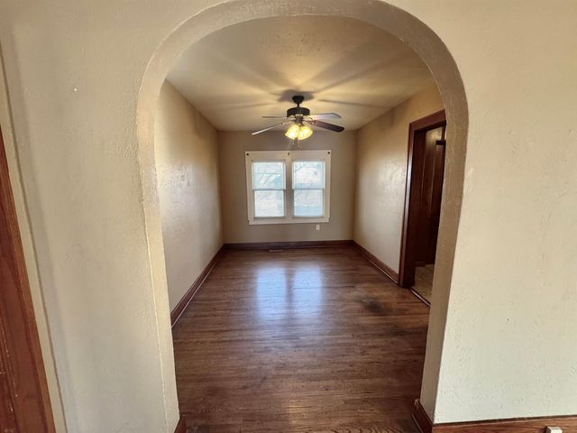 826 S Madison Ave, Wichita, KS 67211