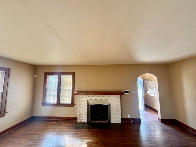 826 S Madison Ave, Wichita, KS 67211