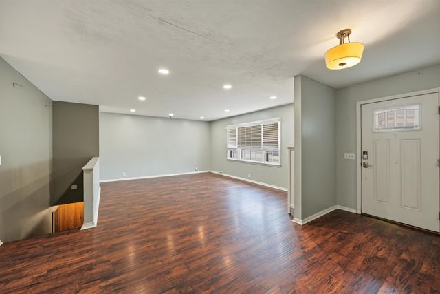 2058 Lewis St, Salina, KS 67401