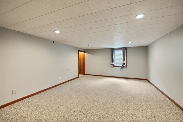 2058 Lewis St, Salina, KS 67401