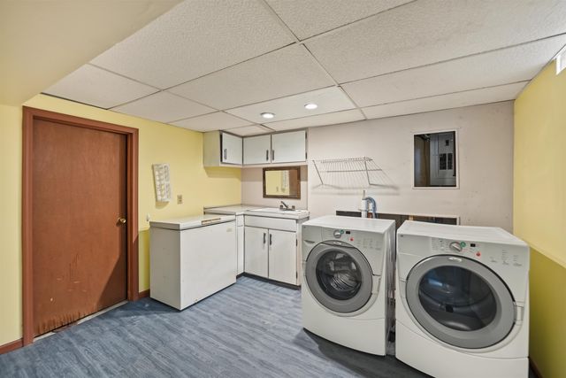 2058 Lewis St, Salina, KS 67401