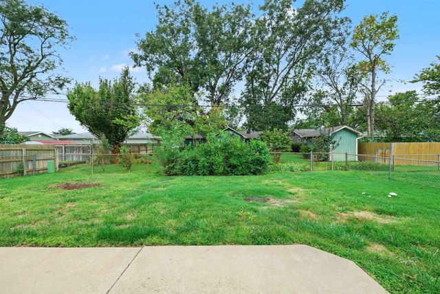 2058 Lewis St, Salina, KS 67401