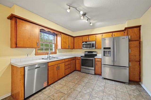 2058 Lewis St, Salina, KS 67401
