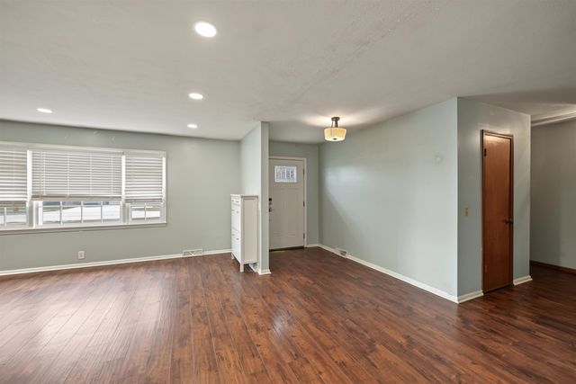 2058 Lewis St, Salina, KS 67401