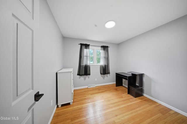 4 Earl Lynn Court, Cohoes, NY 12047