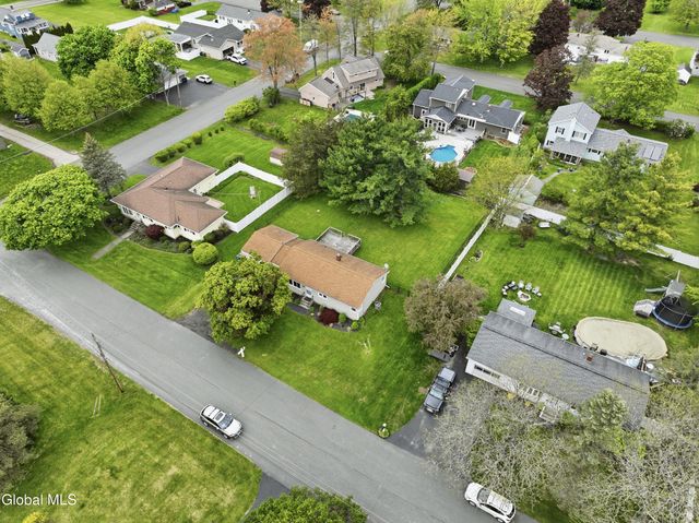 4 Earl Lynn Court, Cohoes, NY 12047