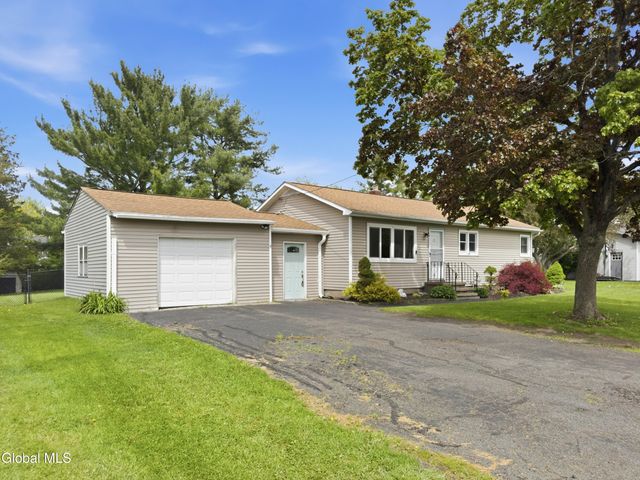 4 Earl Lynn Court, Cohoes, NY 12047
