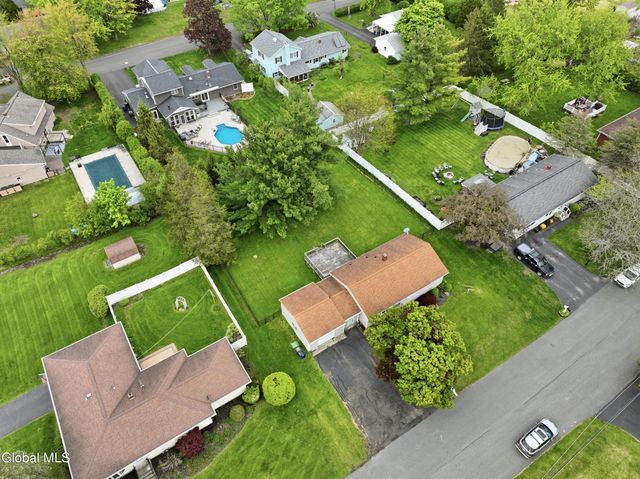 4 Earl Lynn Court, Cohoes, NY 12047