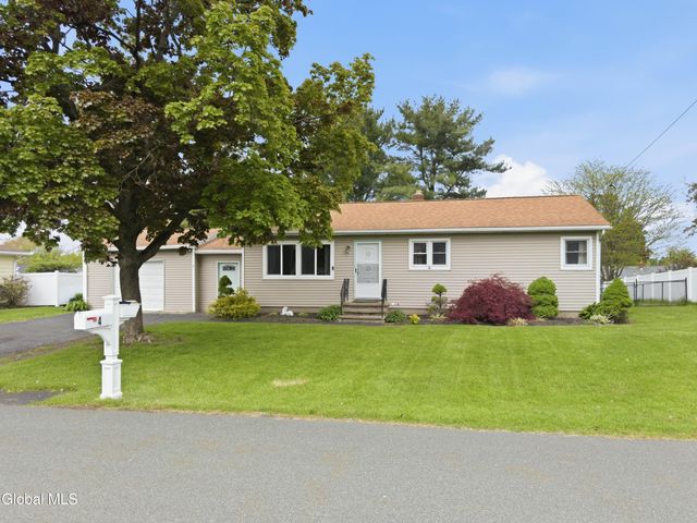 4 Earl Lynn Court, Cohoes, NY 12047