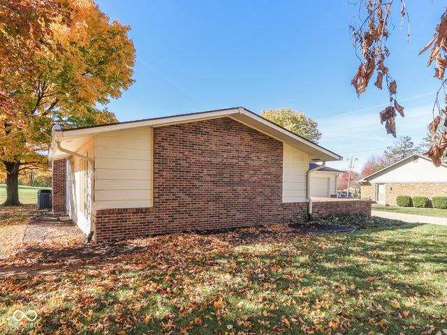 952 Santa Ana Drive, Greenwood, IN 46143