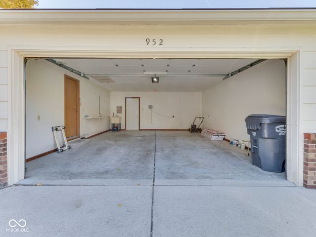 952 Santa Ana Drive, Greenwood, IN 46143