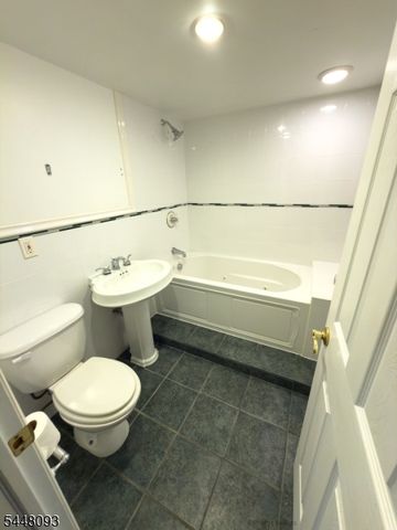 21 Round Top Rd, Warren Twp., NJ 07059