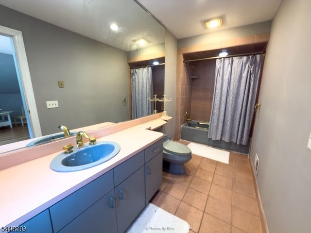 21 Round Top Rd, Warren Twp., NJ 07059