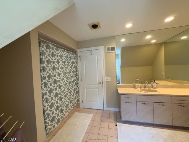 21 Round Top Rd, Warren Twp., NJ 07059