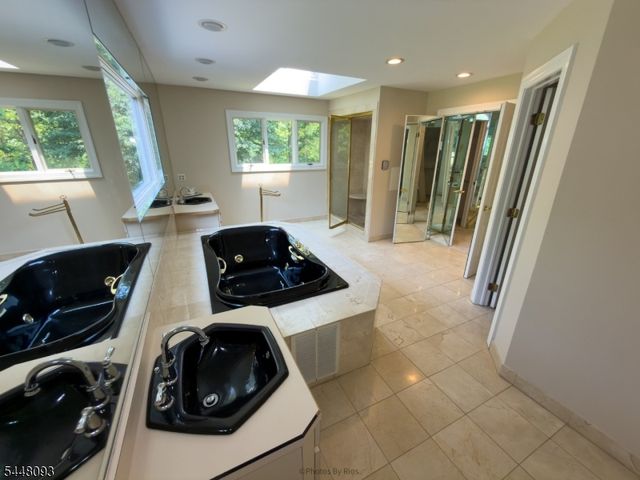 21 Round Top Rd, Warren Twp., NJ 07059