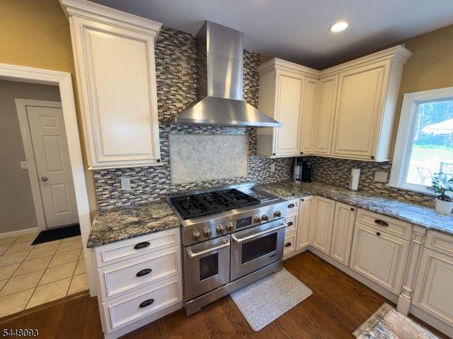 21 Round Top Rd, Warren Twp., NJ 07059