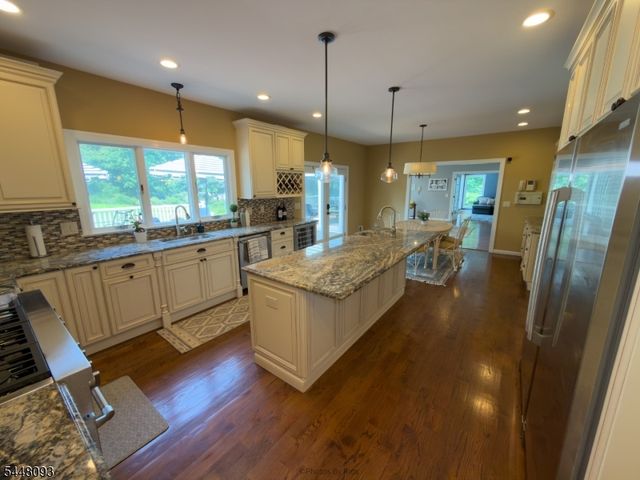 21 Round Top Rd, Warren Twp., NJ 07059