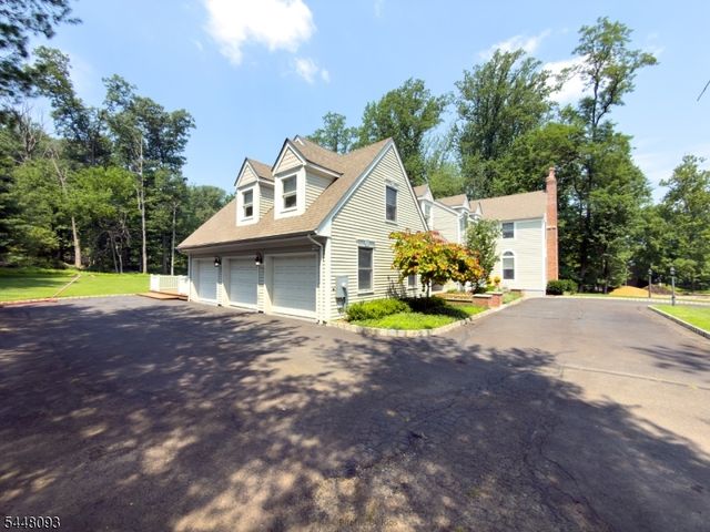 21 Round Top Rd, Warren Twp., NJ 07059