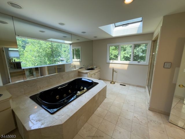 21 Round Top Rd, Warren Twp., NJ 07059
