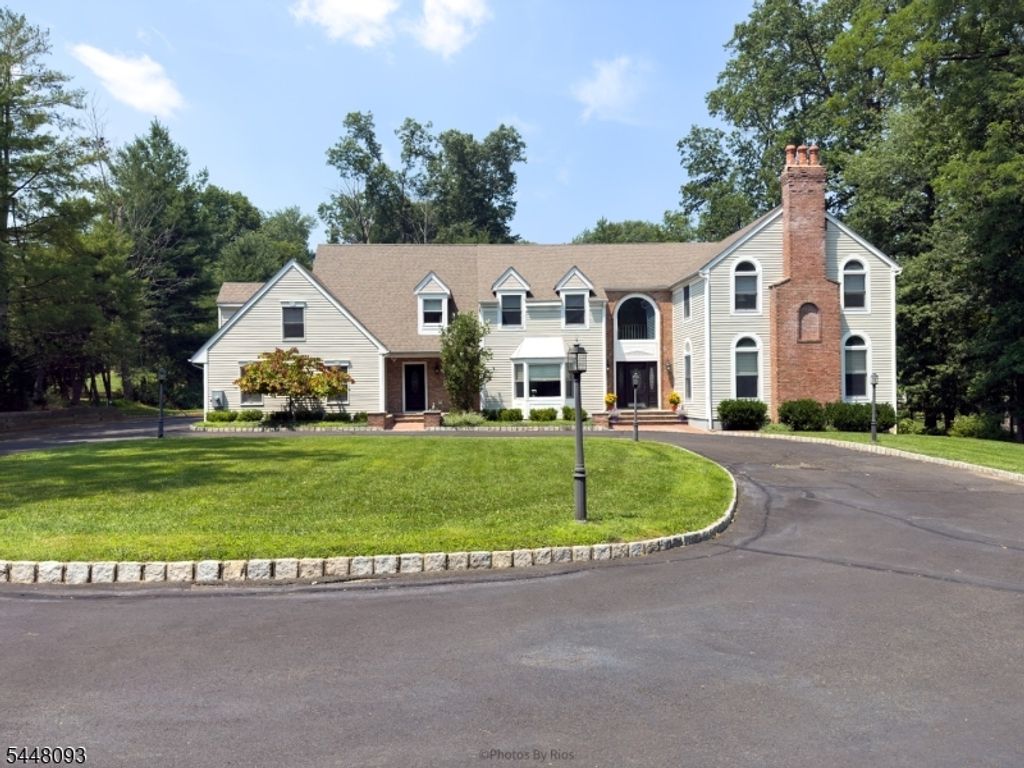 21 Round Top Rd, Warren Twp., NJ 07059