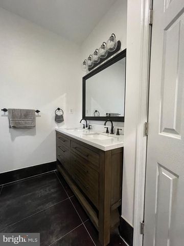 420 WOODFORD ST, Fredericksburg, VA 22401