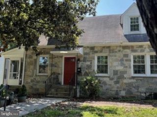 420 WOODFORD ST, Fredericksburg, VA 22401