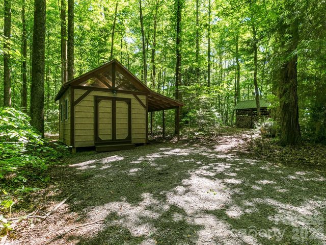 160 Little Mine Mountain Drive, Saluda, NC 28773