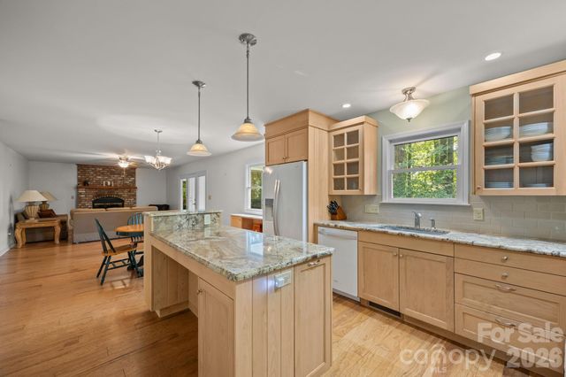 160 Little Mine Mountain Drive, Saluda, NC 28773