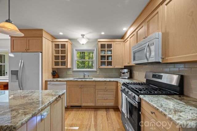 160 Little Mine Mountain Drive, Saluda, NC 28773