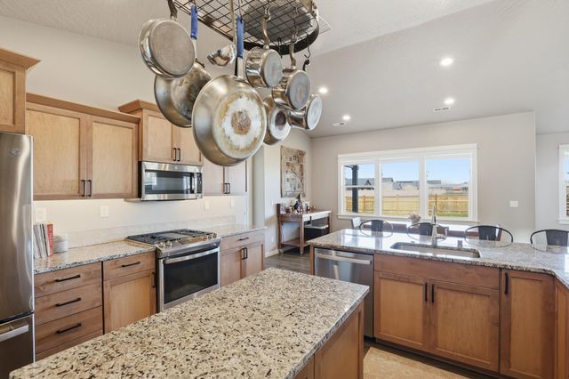 15 E E 12th St, Deer Park, WA 99006