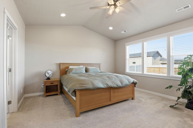 15 E E 12th St, Deer Park, WA 99006