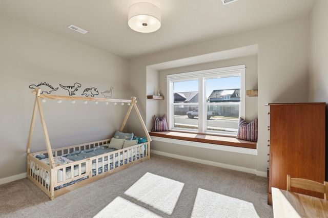 15 E E 12th St, Deer Park, WA 99006