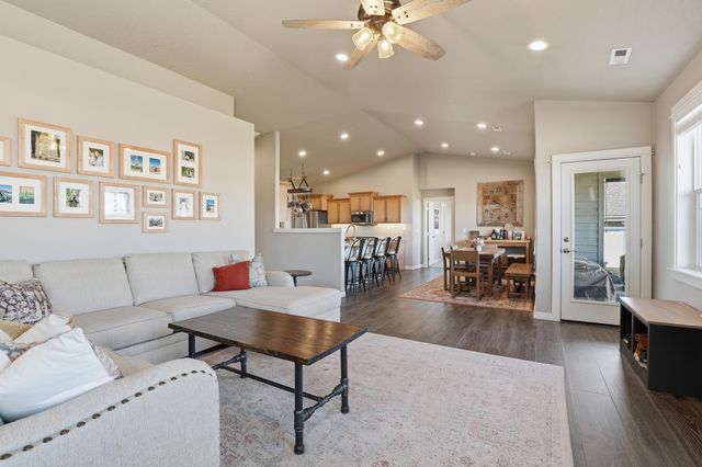 15 E E 12th St, Deer Park, WA 99006