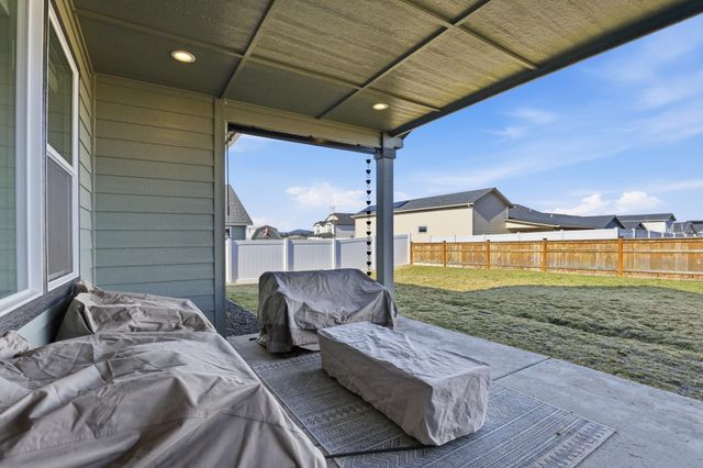 15 E E 12th St, Deer Park, WA 99006