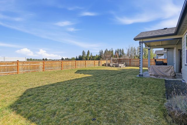 15 E E 12th St, Deer Park, WA 99006