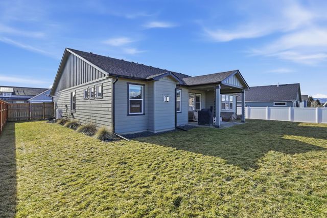 15 E E 12th St, Deer Park, WA 99006